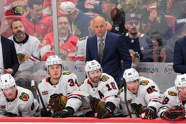 Les Blackhawks de Chicago ont remporté leur première victoire sous la direction de leur nouvel entraîneur Jeff Blashill